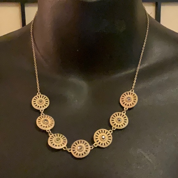 Source Unknown Jewelry - Gold Tone 7 Circle Necklace Beautiful Detailed